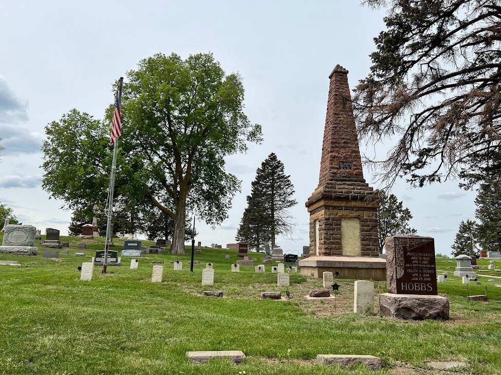 2022 Yankton Cemetery veteran's monument with flag